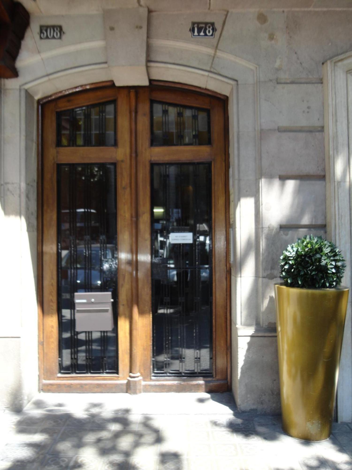 Claris Apartments Barcelona Exterior photo